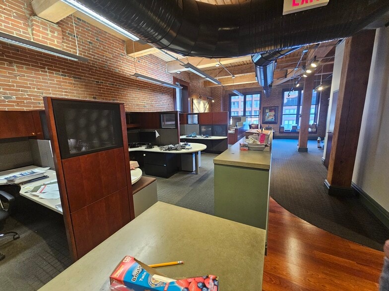 More Photos Of 1113-1115 Locust St, Saint Louis Office For Sale