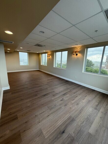 More Photos Of 327 Main St, Greenwood Office For Lease