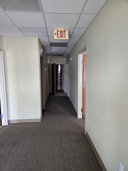 More Photos Of 941 W McClain Ave, Scottsburg Office For Lease