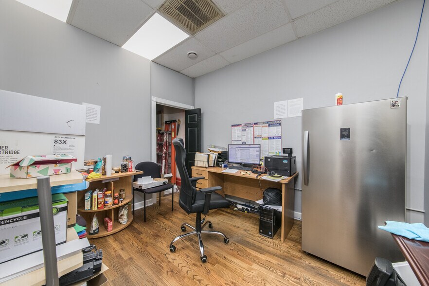 More Photos Of 5700-5716 N Western Ave, Chicago Storefront For Lease