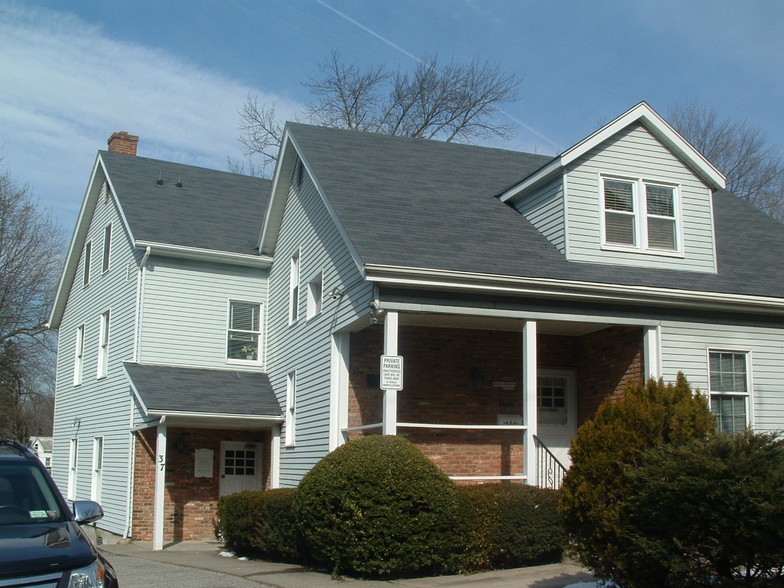 Primary Photo Of 37 Moore Ave, Mount Kisco Office Residential For Lease