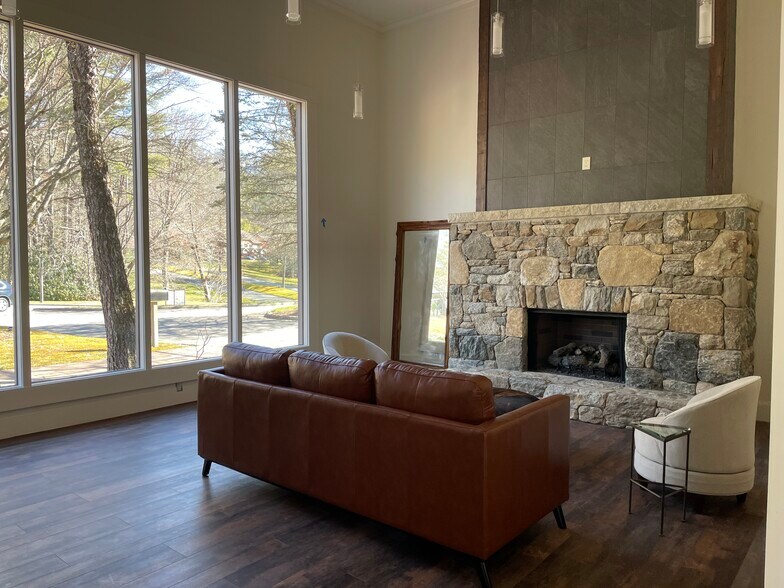 More Photos Of 70 Sapphire Valley Rd, Sapphire Apartments For Sale