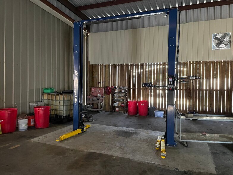 More Photos Of 433 S Main St, Swainsboro Showroom For Sale