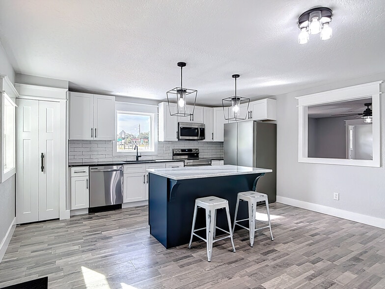 More Photos Of 379 N State Road 415, Osteen Office For Lease