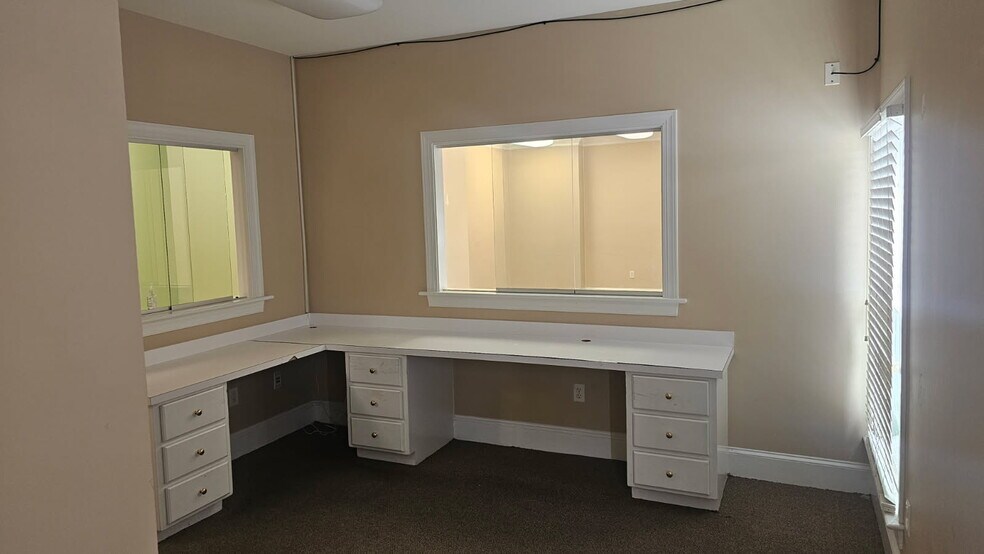 More Photos Of 717 Rosanne Dr, Kinston Medical For Lease