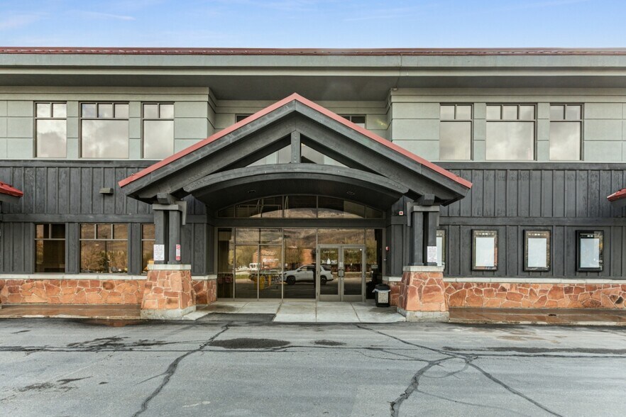 Primary Photo Of 1776-1780 Park Ave, Park City Unknown For Lease
