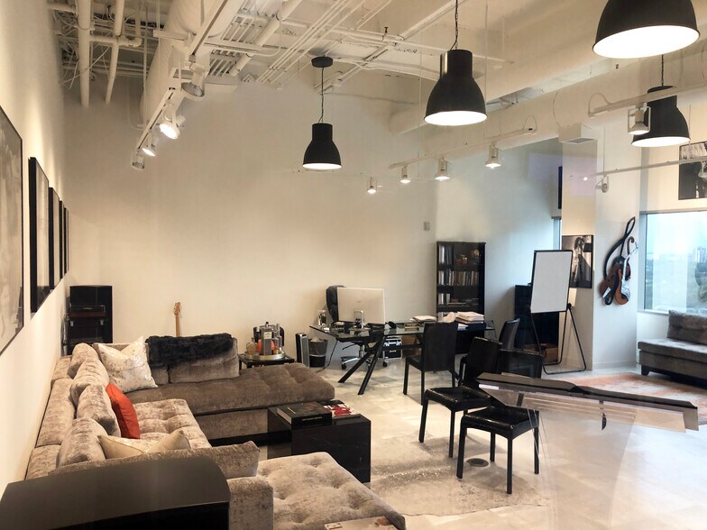 More Photos Of 5120 Woodway Dr, Houston Office For Lease