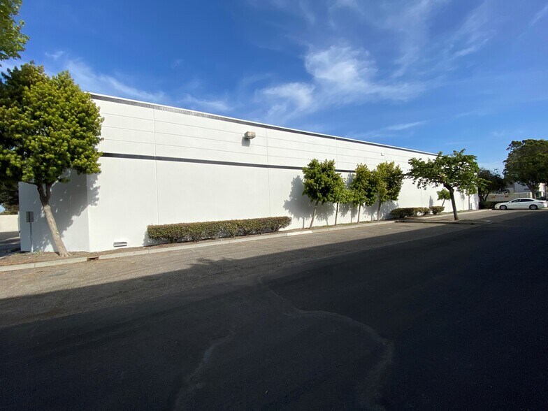 More Photos Of 1741 Fiske Pl, Oxnard Warehouse For Sale