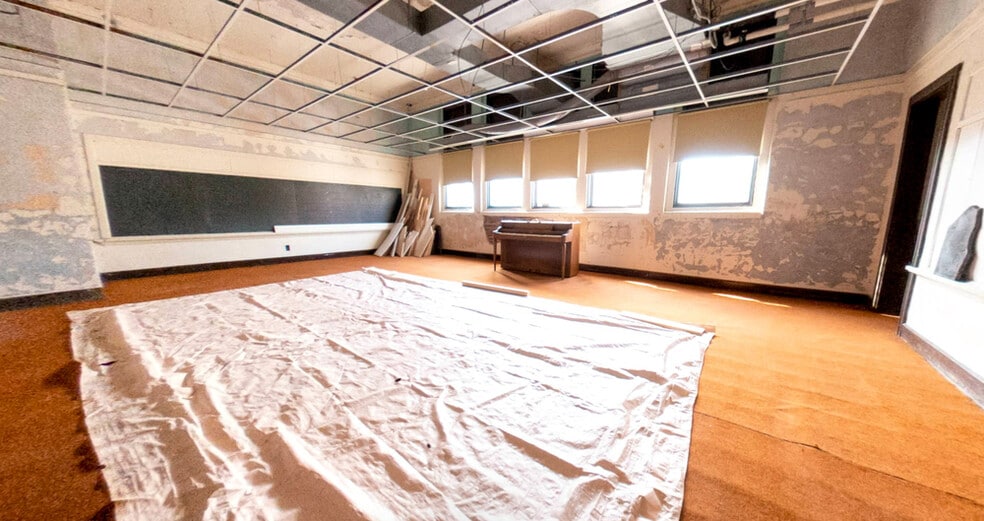 More Photos Of 1525 W 14th St, Anderson Apartments For Sale