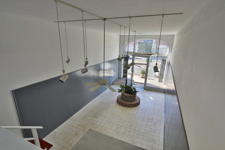 More Photos Of 5630 Melrose Ave, Los Angeles Storefront Retail Office For Lease