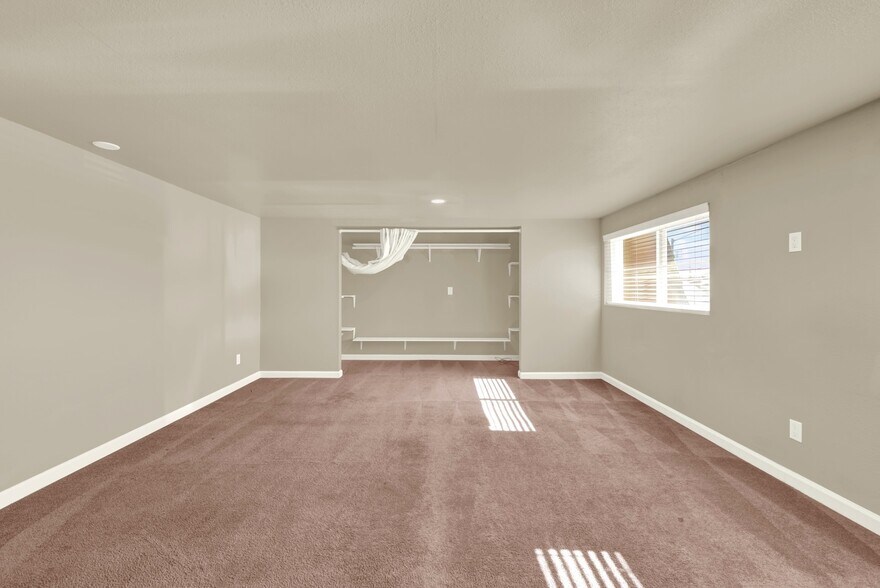 More Photos Of 124 S Porter Rd, Dixon Service For Sale