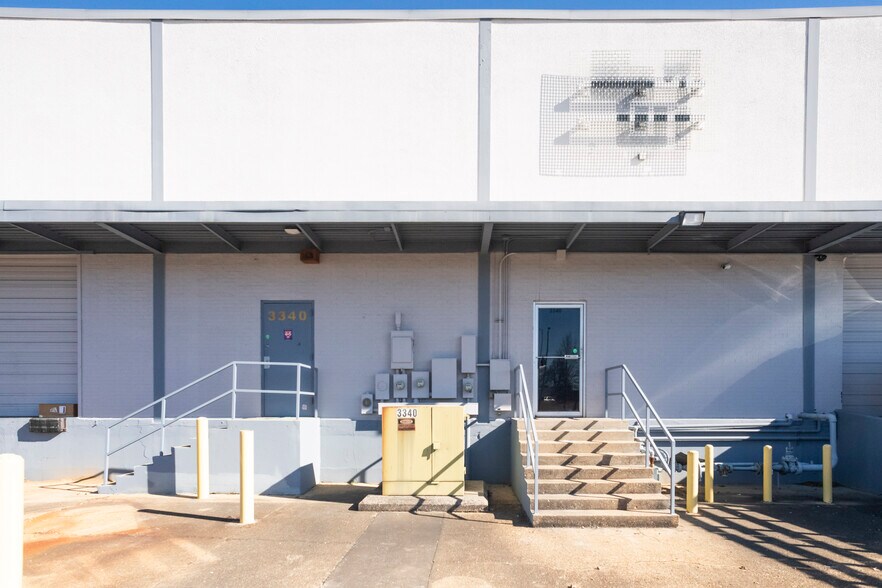 More Photos Of 3338-3344 Democrat Rd, Memphis Distribution For Lease