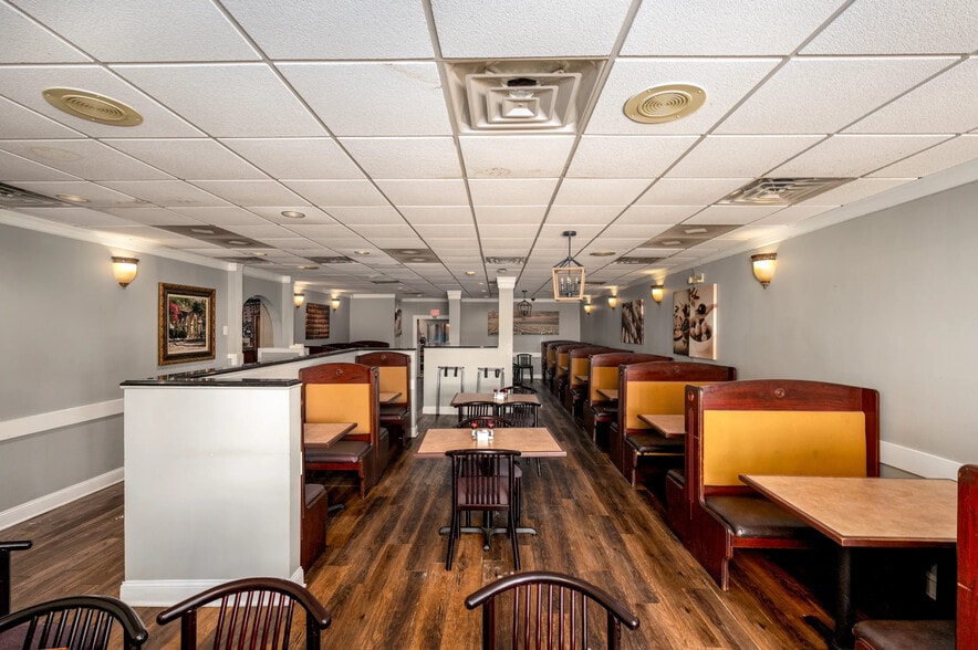 More Photos Of 705 N Hammonds Ferry Rd, Linthicum Heights General Retail For Lease