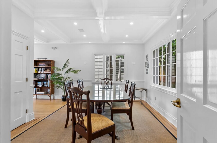 More Photos Of 656 Harbor Rd, Southport Office For Lease