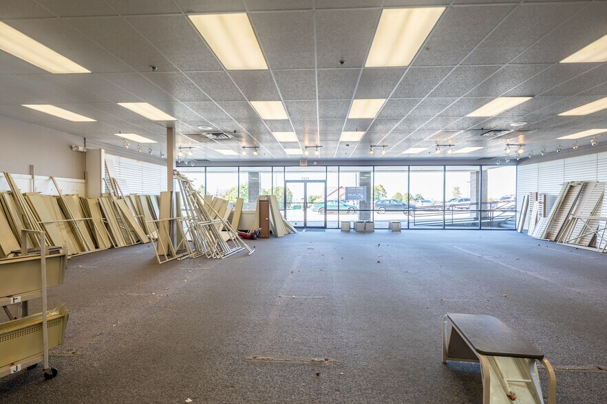 More Photos Of 4276 Lakeville Rd, Geneseo Unknown For Lease