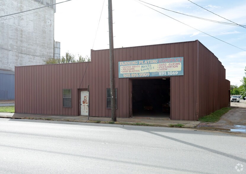 More Photos Of 312 E Houston St, Sherman Industrial For Sale