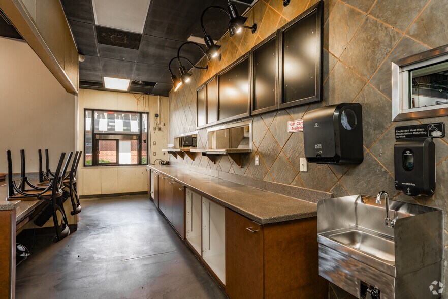 More Photos Of 1930 Sardis Rd N, Charlotte Fast Food For Sale