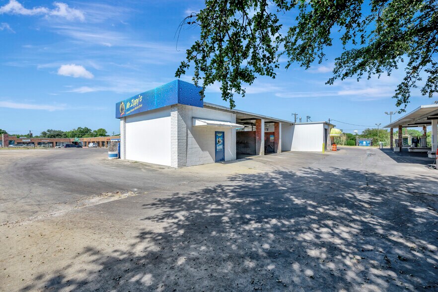 More Photos Of 504 N Euless Main St, Euless Carwash For Sale