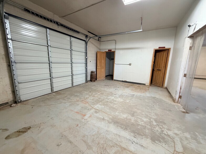 More Photos Of 25 Cash Dr, Mound House Warehouse For Sale