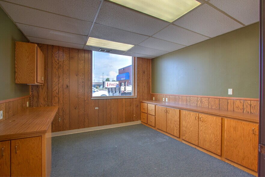 More Photos Of 206 Union St S, Mora Freestanding For Lease