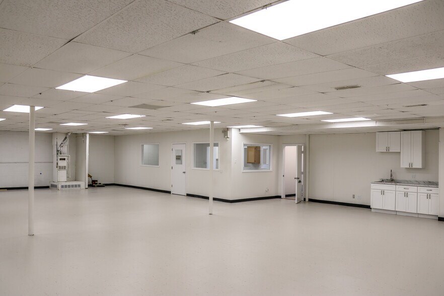 More Photos Of 1140-1144 W Main St, Arlington Research And Development For Sale