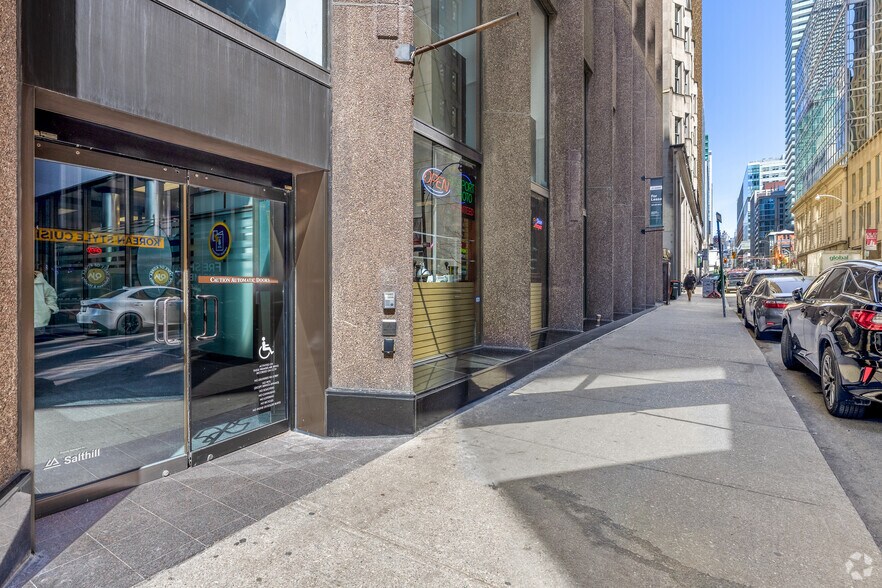 More Photos Of 18 King St E, Toronto Office For Lease