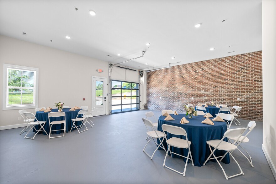 More Photos Of 281 Liberty Pky, Clarksville General Retail For Lease