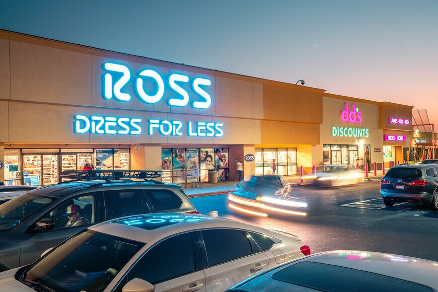 More Photos Of 3701-3929 Ming Ave, Bakersfield Unknown For Lease