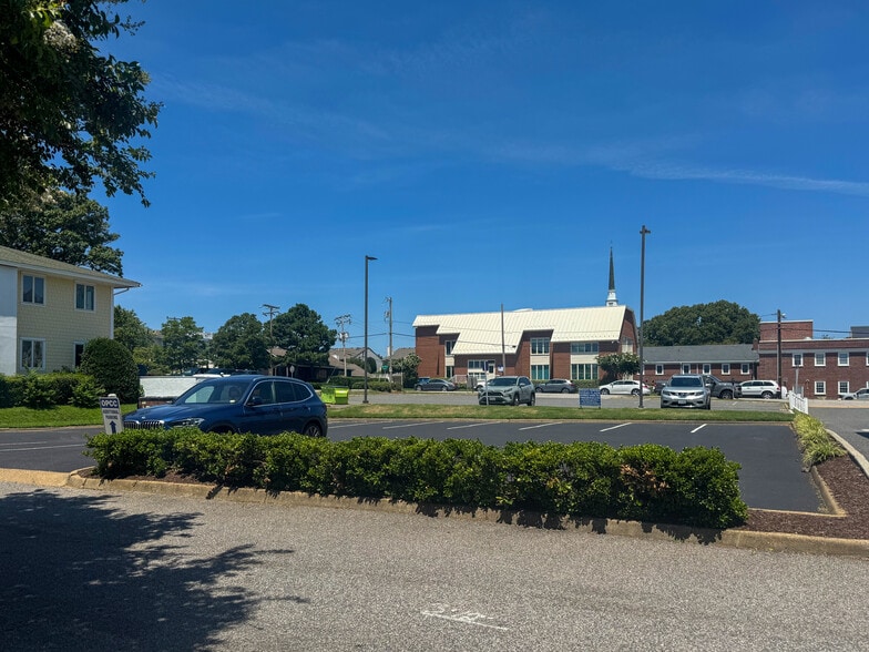 More Photos Of 303 34th St, Virginia Beach Office For Sale