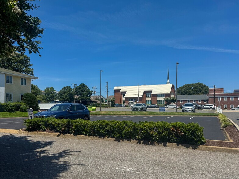 More Photos Of 303 34th St, Virginia Beach Office For Lease