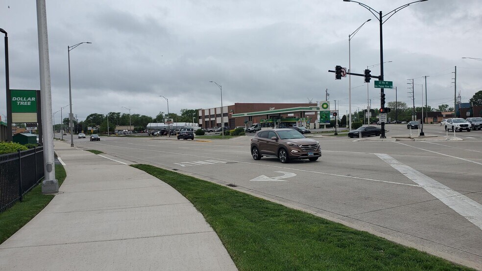 More Photos Of 1529 Rand Rd, Des Plaines Auto Dealership For Lease