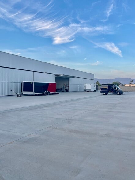 More Photos Of 43250 Sunburst St, Indio Showroom For Sale