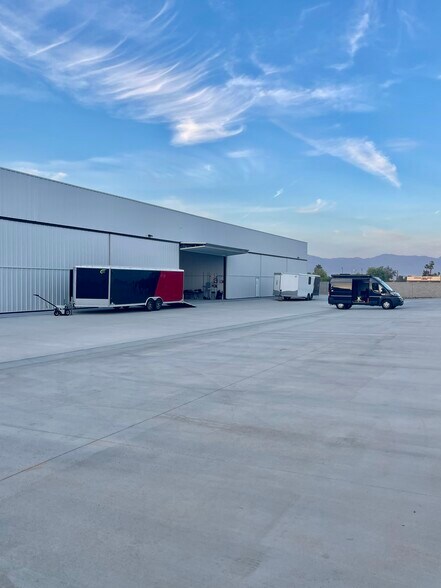 More Photos Of 43250 Sunburst St, Indio Showroom For Sale