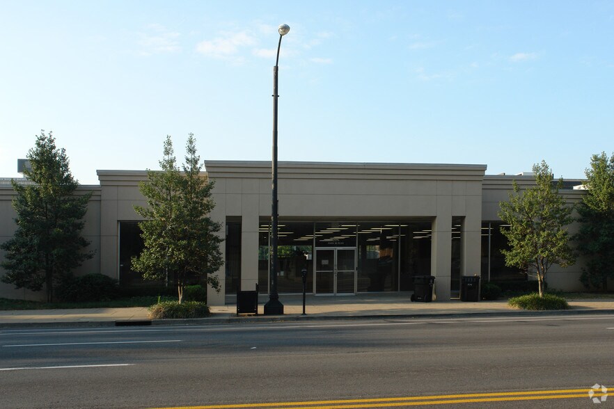 More Photos Of 204 E Market St, Louisville Medical For Lease