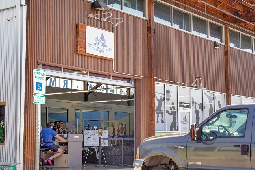 More Photos Of 900 W 1st Ave, Denver Storefront For Lease