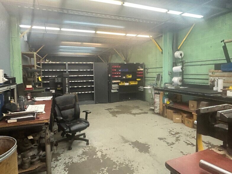 More Photos Of 1954 10 Av NW, Medicine Hat Warehouse For Sale