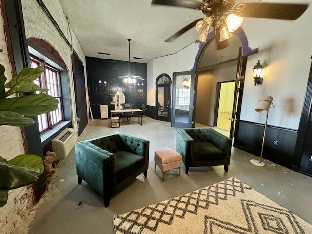 More Photos Of 211 Rankin St, Fayetteville Showroom For Lease