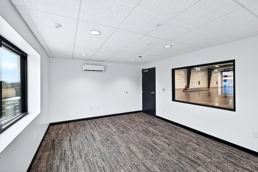 More Photos Of 4524 N Barker Rd, Spokane Valley Showroom For Lease