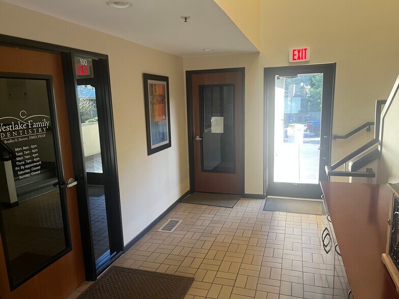 More Photos Of 16016 Lower Boones Ferry Rd, Lake Oswego Office For Lease