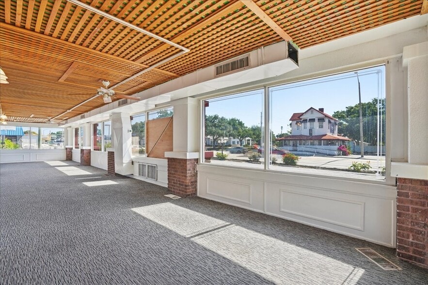 More Photos Of 337 8th Ave W, Palmetto Restaurant For Sale