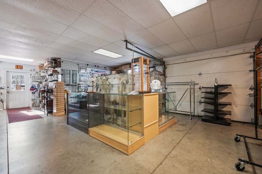 More Photos Of 1907 Sanford Rd, Wells General Retail For Sale