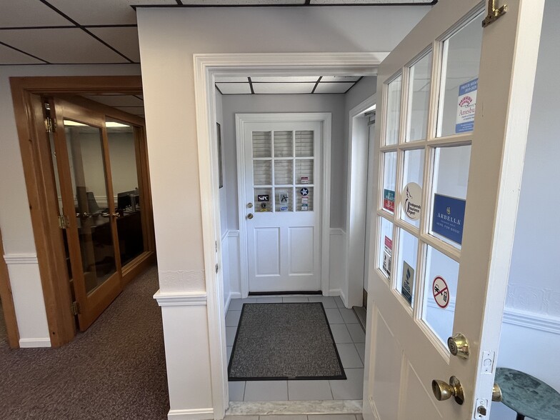 More Photos Of 34 Market St, Amesbury Freestanding For Lease