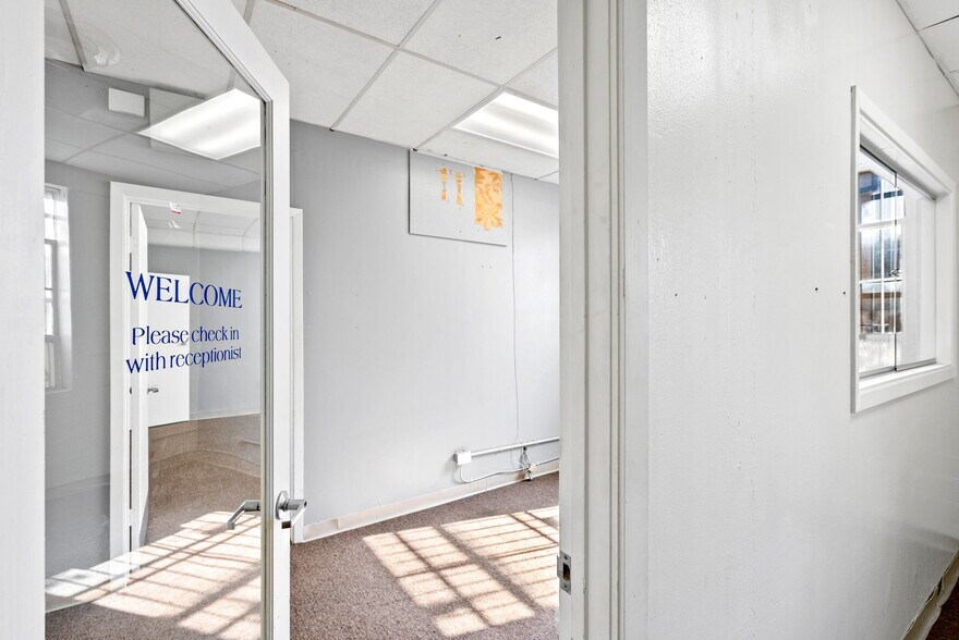 More Photos Of 1701 W Woodlawn Ave, San Antonio Religious Facility For Sale