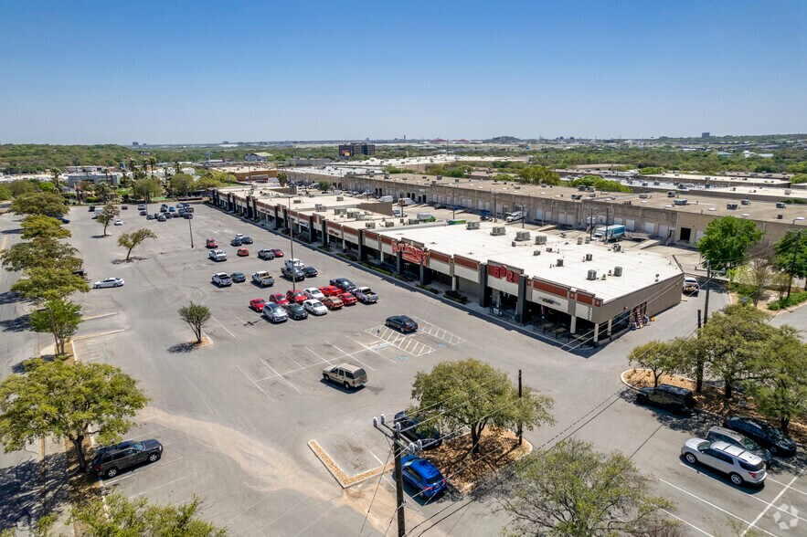 More Photos Of 226 W Bitters Rd, San Antonio Unknown For Lease