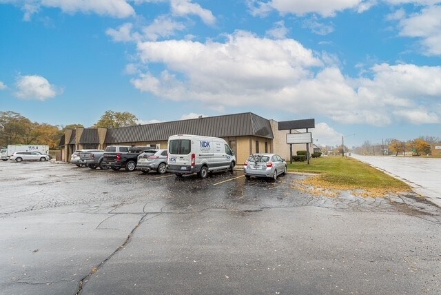 More Photos Of 2044 S Cooper St, Jackson Showroom For Sale