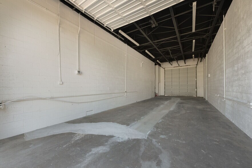 More Photos Of 304 E Vickery Blvd, Fort Worth Warehouse For Lease