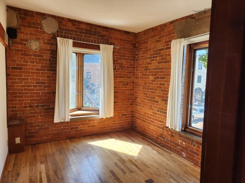 More Photos Of 421-423 S Main St, Stillwater Storefront Retail Office For Lease