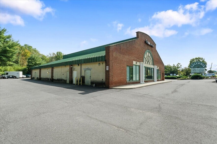 More Photos Of 100 US Highway 9, Manalapan Township Restaurant For Sale