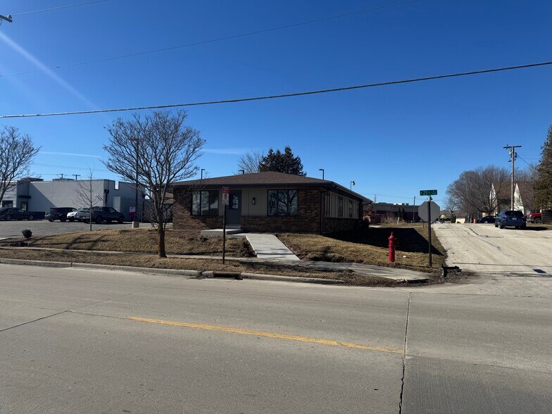 More Photos Of 2722 N 21st St, Sheboygan Office For Sale