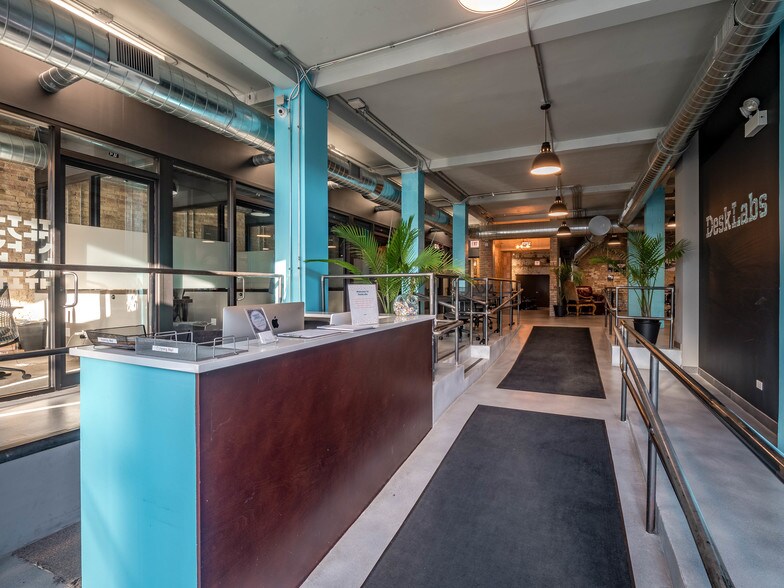More Photos Of 3033-3035 N Clark St, Chicago Office For Sale